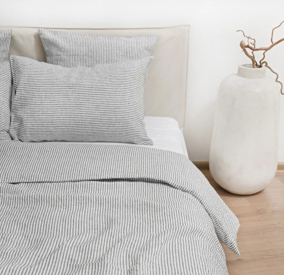 Nachhaltig und handgefertigt: Hochwertige Leinen-Bettwäsche Black Stripes im Set in skandinavischen Stil des litauischen Herstellers Linen Tales