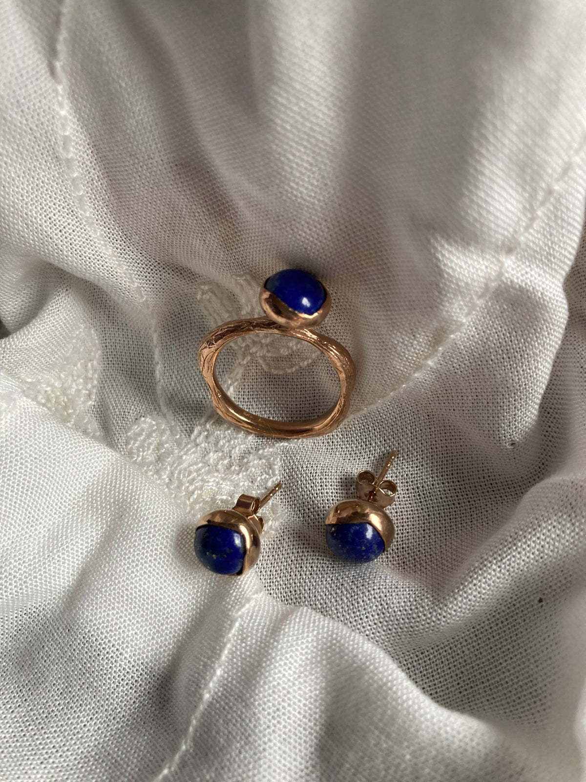 Blossom-Set mit Ring und Ohrstecker von Hyrv