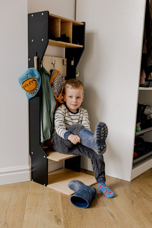 Kindergarderobe mit Sitzbank in skandinavischem Design schwarz von Duck Woodworks