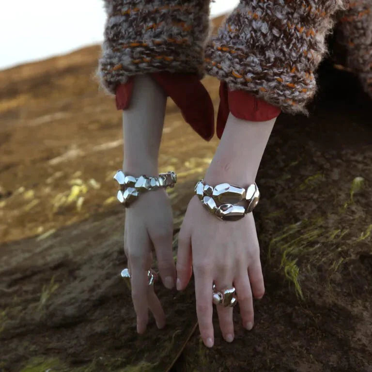 Handgefertigte Armbänder & Armreife im skandinavischen Design