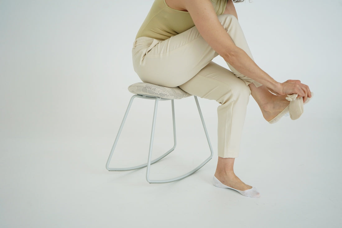 Bankposition auf dem ergonomischen Bürohocker JOJIKO in skandinavischem Stil von Muista