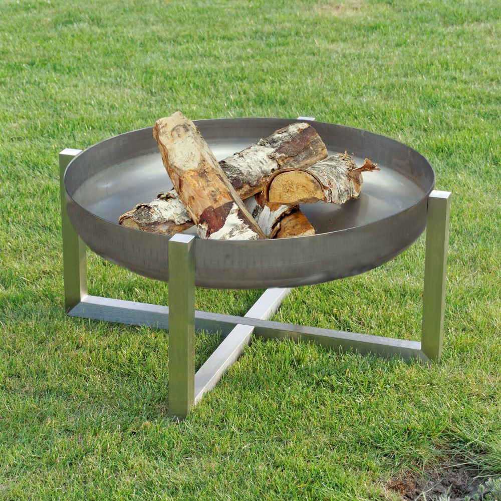 Feuerschale im Garten als stilvolle Feuerstelle im nordischen Design: Hier die Design-Feuerschale DARIUS des Herstellers Svenskav
