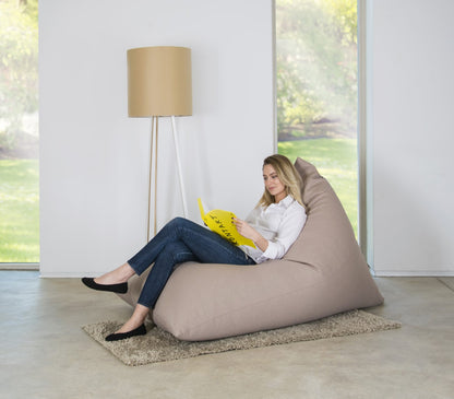 XXL-Sitzsack RAZZMATAZZ (Stoff Nordic) mit lesender Frau; Hersteller: Slowdown