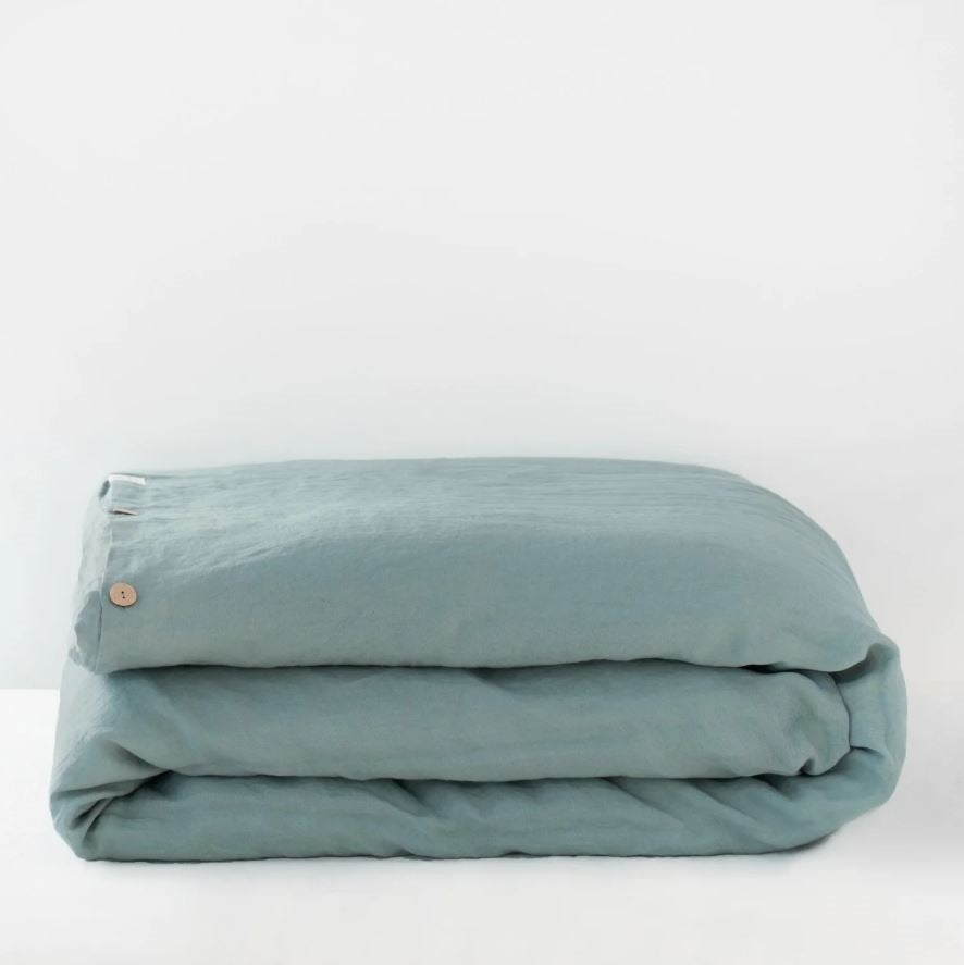 Hochwertiger Bettbezug aus 100% Leinen Nebelgrün in skandinavischem Stil des litauischen Herstellers Linen Tales