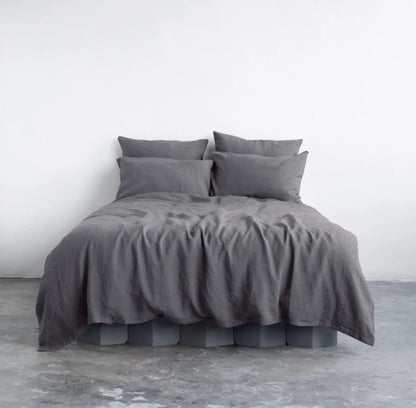 Hochwertige Leinen-Bettwäsche Dunkelgrau im Set in skandinavischen Stil des litauischen Herstellers Linen Tales