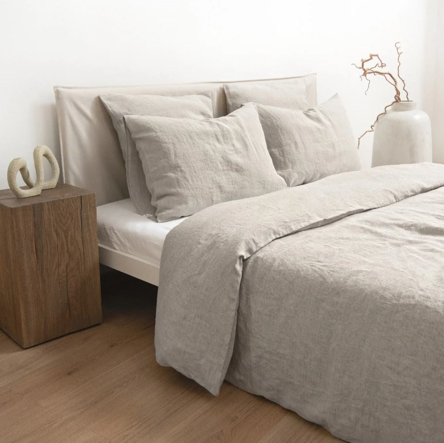 Gesund schlafen in natürlicher Leinen-Bettwäsche Natur im Set in skandinavischen Stil des litauischen Herstellers Linen Tales