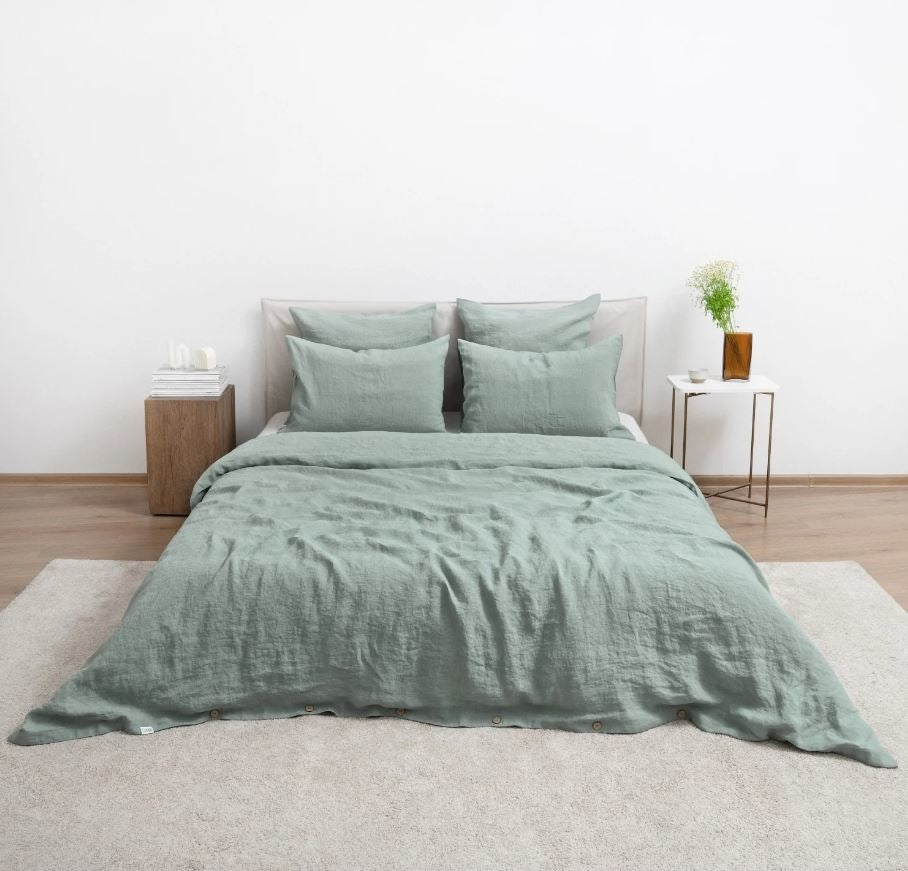Hochwertige Leinen-Bettwäsche Nebelgrün im Set in skandinavischen Stil des litauischen Herstellers Linen Tales
