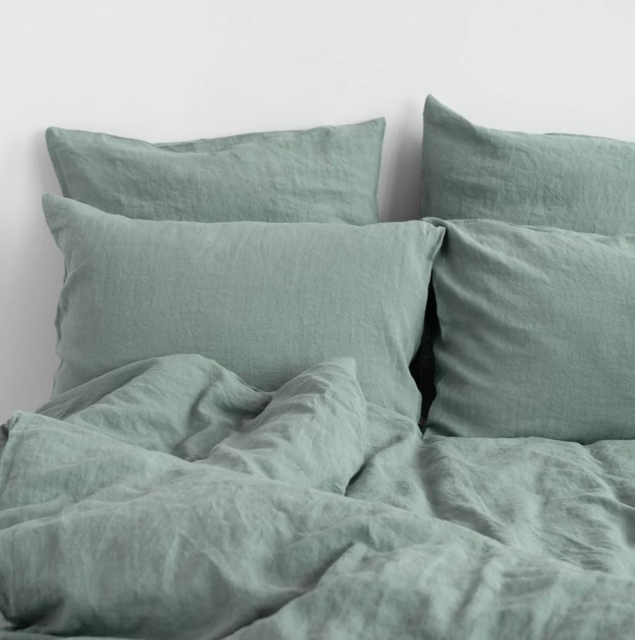Gesund schlafen in hochwertiger Leinen-Bettwäsche in skandinavischen Stil des litauischen Herstellers Linen Tales