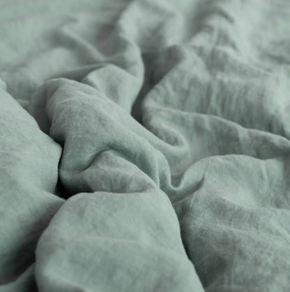 Nachhaltig und in Handarbeit produziert: Leinen-Bettwäsche in skandinavischen Stil des litauischen Herstellers Linen Tales