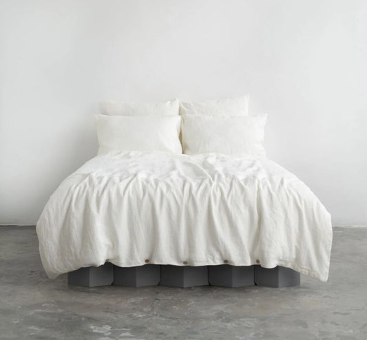 Hochwertige Leinen-Bettwäsche Weiß im Set in skandinavischen Stil des litauischen Herstellers Linen Tales