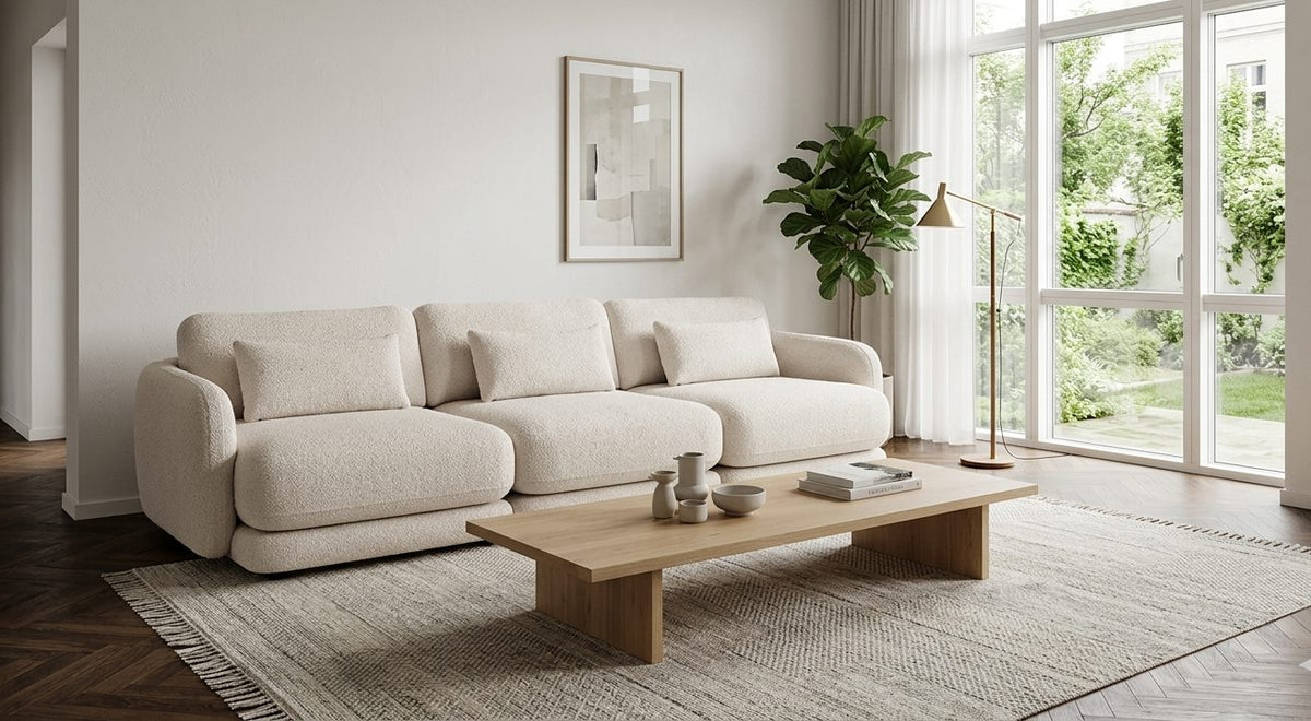 Sofa BOHO 300 in einem hellen Wohnzimmer des estnischen Herstellers Oot-Oot, Bild: KI-generiert