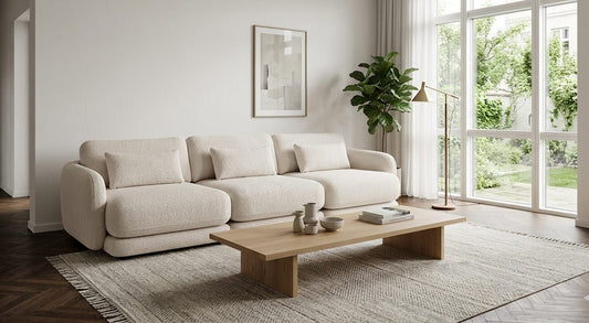 Sofa BOHO 300 in einem hellen Wohnzimmer des estnischen Herstellers Oot-Oot, Bild: KI-generiert