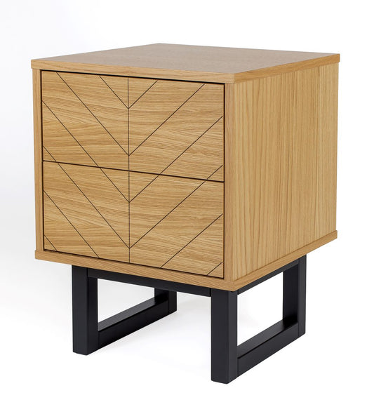 Schrägansicht von Nachttisch CAMDEN in Herringbone-Optik des estnischen Herstellers Woodman