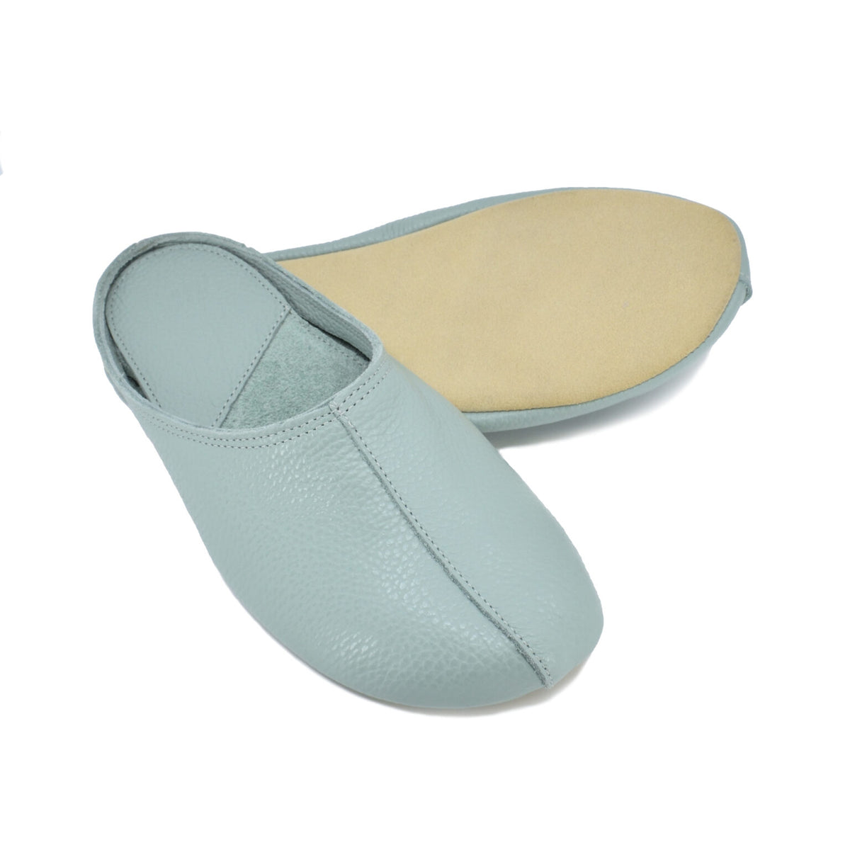 Sulbi Slippers aus recyceltem Leder in der Farbe Mint freigestellt von der estnischen Firma OmaKing