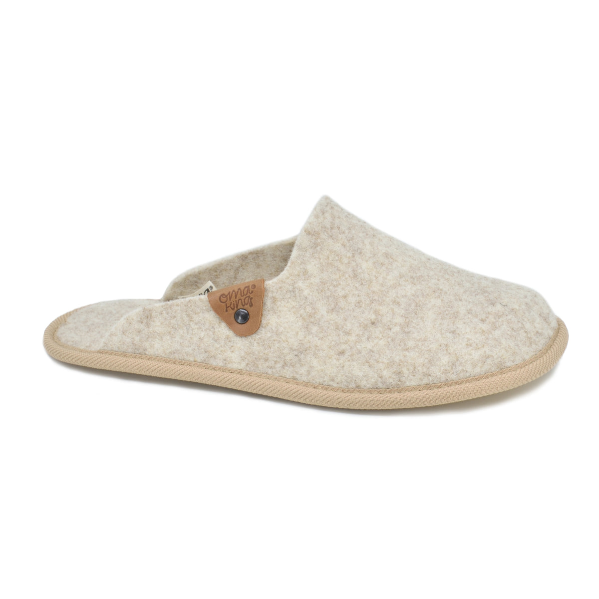 Einzelstück Slippers PELSI aus natürlichem Wollfilz in der Farbe Beige von der Seite dargestellt von der estnischen Firma OmaKing