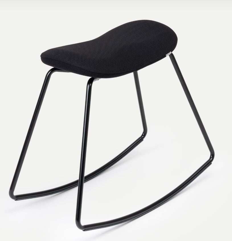 Ergonomischer Bürohocker JOJIKO in skandinavischem Stil von Muista, Metall und Polster in Schwarz