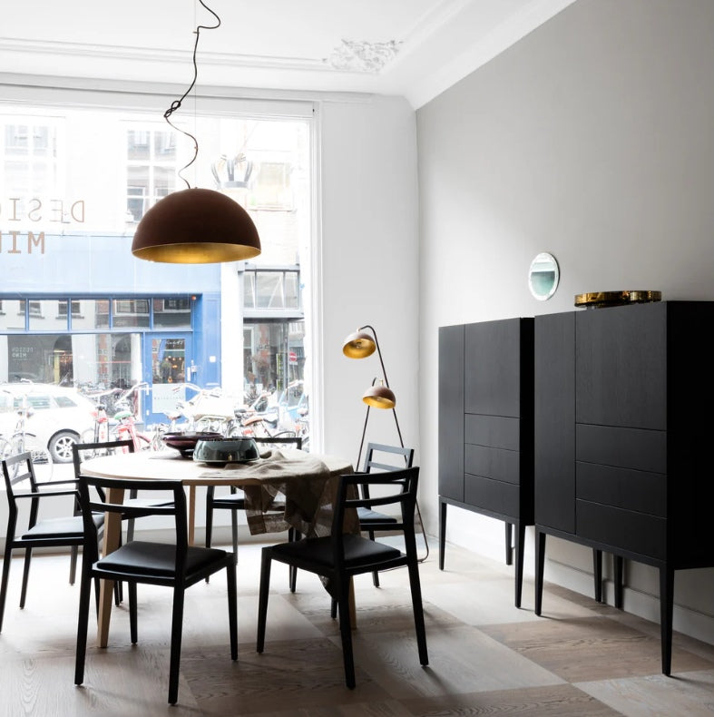 Kommode skandinavisch: Die Kommode MINT schwarz des lettischen Herstellers Mint Furniture
