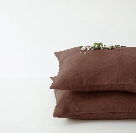 Hochwertiger Kopfkissenbezug aus 100% Leinen Chocolate in skandinavischem Stil des litauischen Herstellers Linen Tales