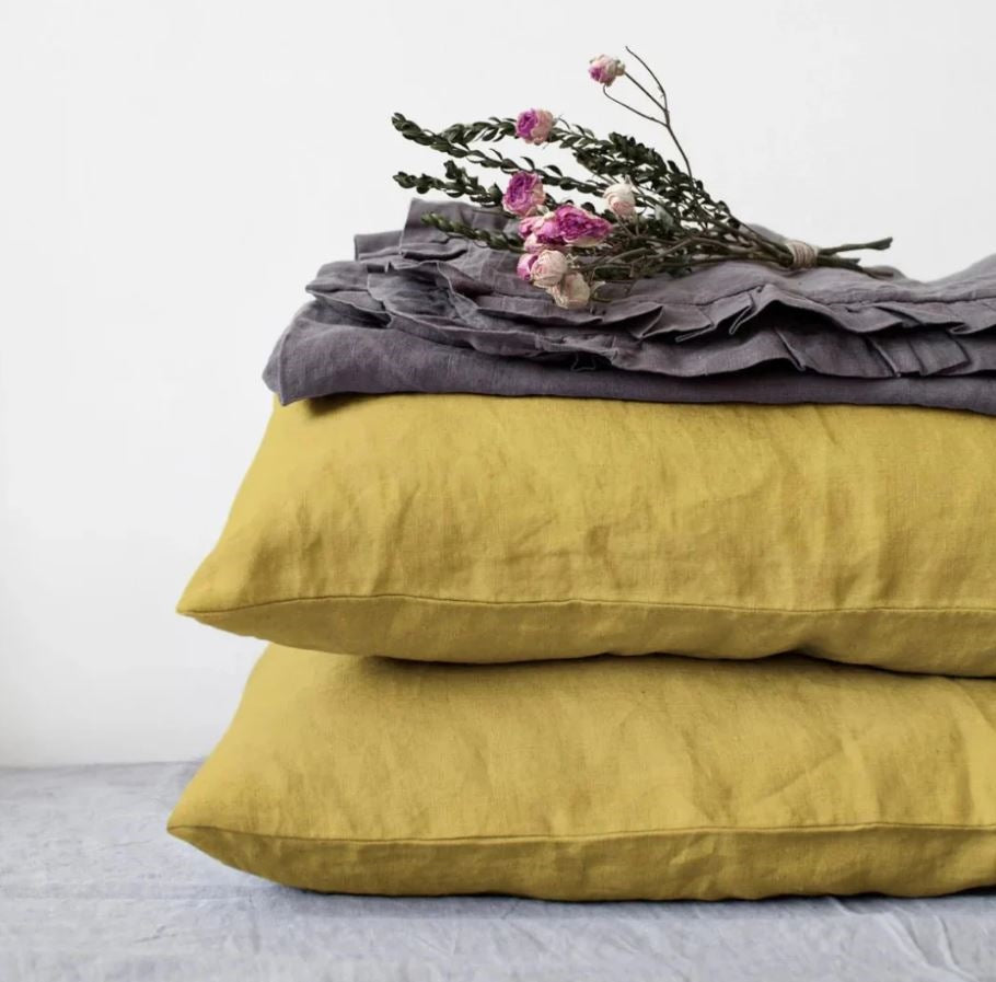 Hochwertiger Kopfkissenbezug aus 100% Leinen Lemon Curry in skandinavischem Stil des litauischen Herstellers Linen Tales
