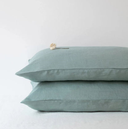 Hochwertiger Kopfkissenbezug aus 100% Leinen Nebelgrün in skandinavischem Stil des litauischen Herstellers Linen Tales