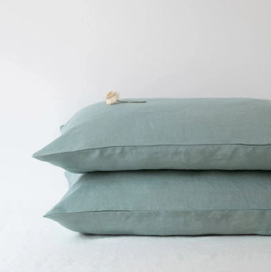Hochwertiger Kopfkissenbezug aus 100% Leinen Nebelgrün in skandinavischem Stil des litauischen Herstellers Linen Tales