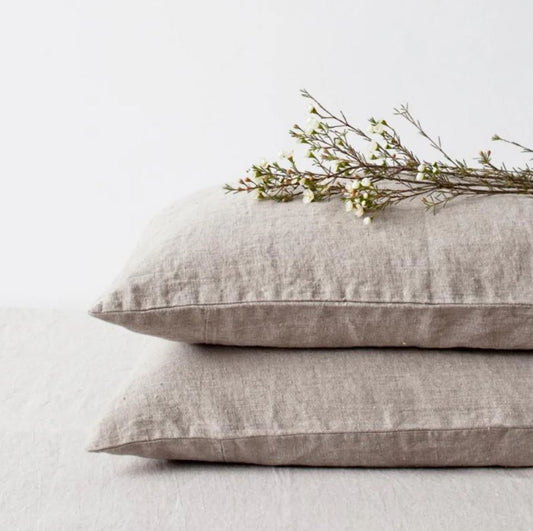 Hochwertiger Kopfkissenbezug aus 100% Leinen Natur in skandinavischem Stil des litauischen Herstellers Linen Tales