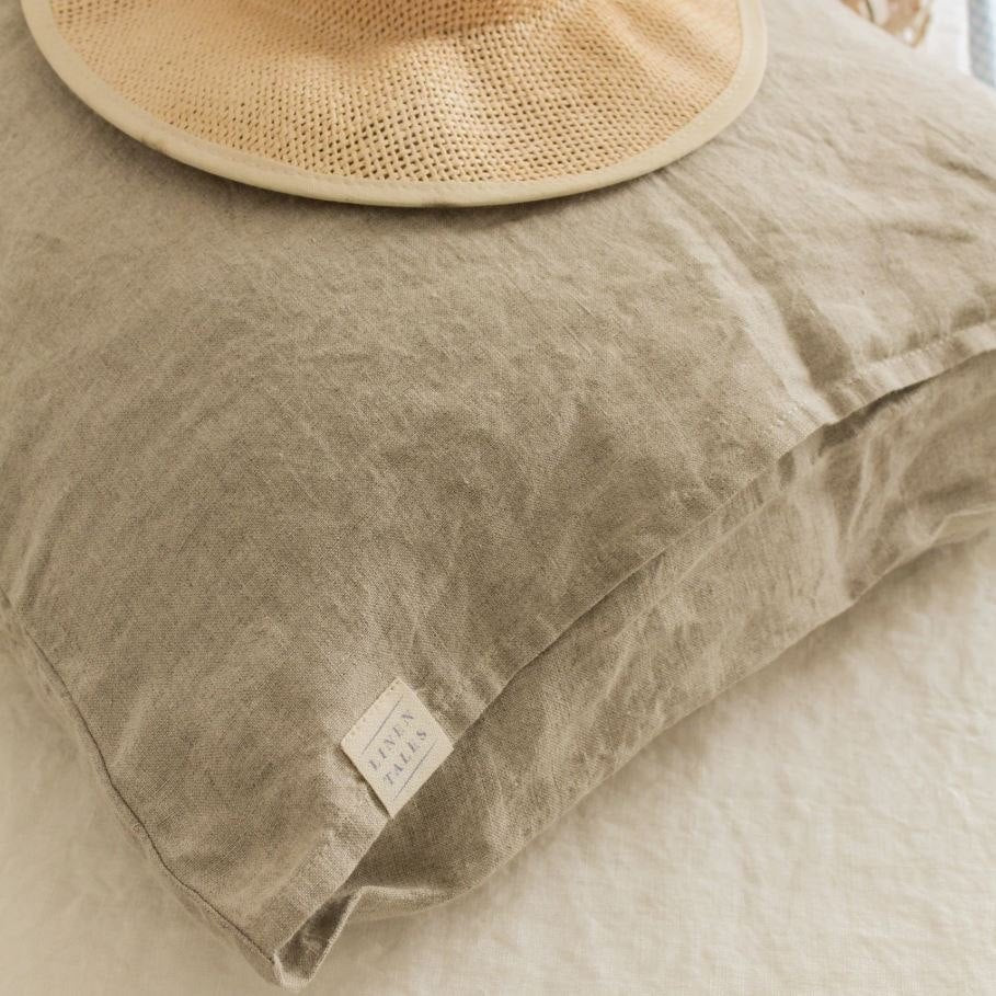 Gesund schlafen in hochwertiger Kopfkissenbezug aus 100% Leinen Natur in skandinavischem Stil von Linen Tales