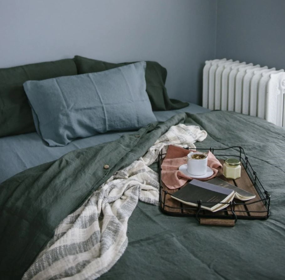 Schlafzimmer skandinavisch: Mit Leinenbettwäsche vom litauischen Hersteller Linen Tales
