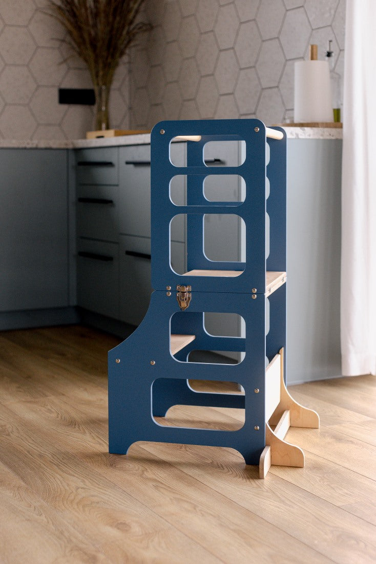 Multifunktionaler 2-in-1 Lernturm & Kindertisch in skandinavischem Design in der Farbe blau, Hersteller: Duck Woodworks