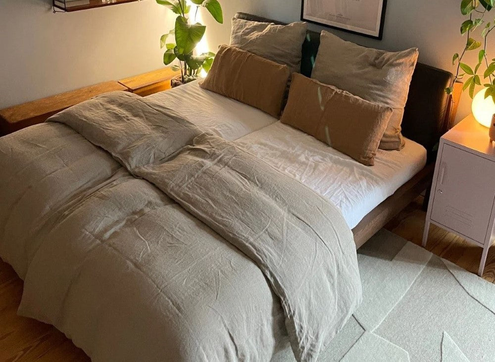 Bett skandinavisch: Leinenbettwäsche vom litauischen Hersteller Linen Tales, Foto: Linen Tales