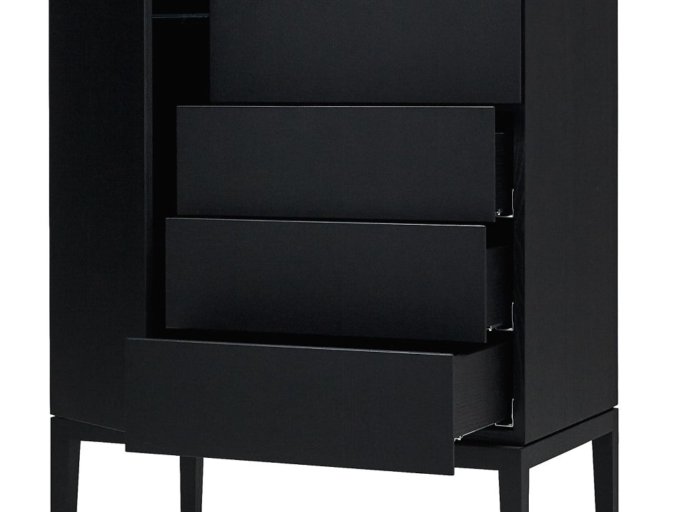 Kommode skandinavisch: Detailaufnahme von Kommode MINT des lettischen Herstellers Mint Furniture