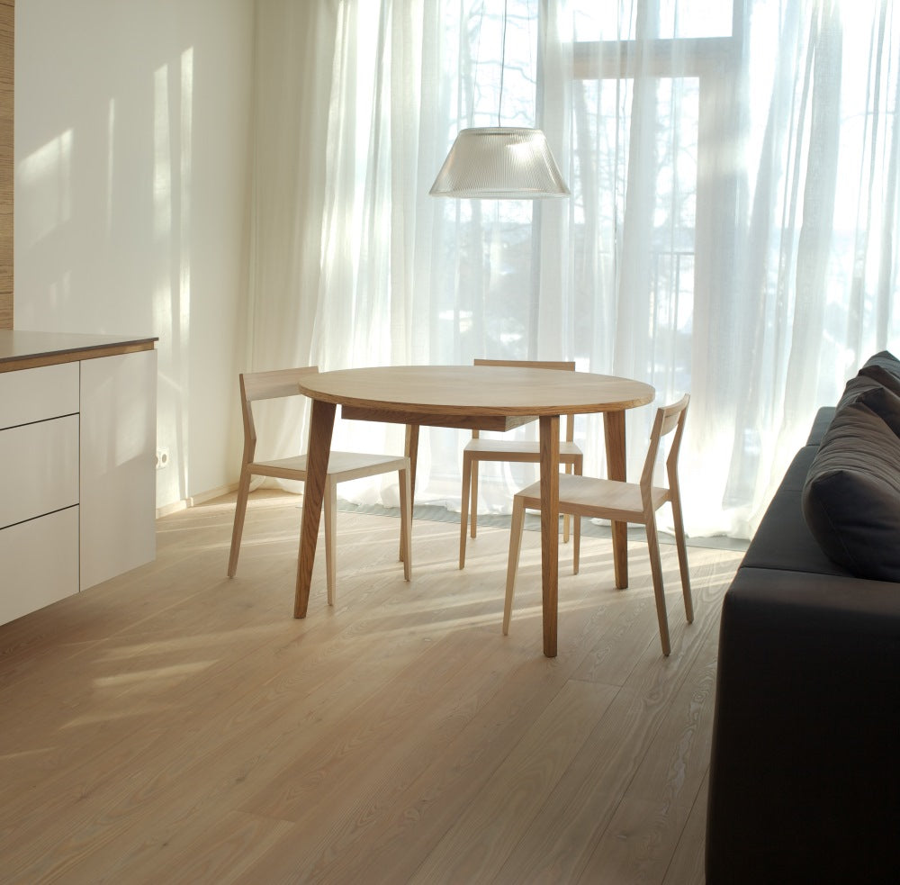 Esstisch skandinavisch: Der runde Tisch MINT des lettischen Herstellers Mint Furniture