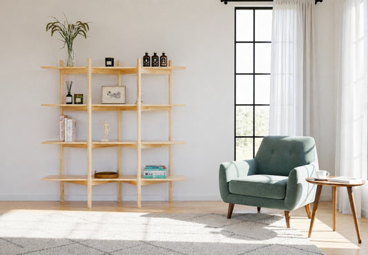 Regal AMBER Line aus massiver Kiefer hell neben einem Polstersessel, Hersteller: Duck Woodworks