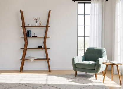 Regal AMBER X aus massiver Kiefer in einem modernen Wohnzimmer mit grünem Sessel, Hersteller: Duck Woodworks