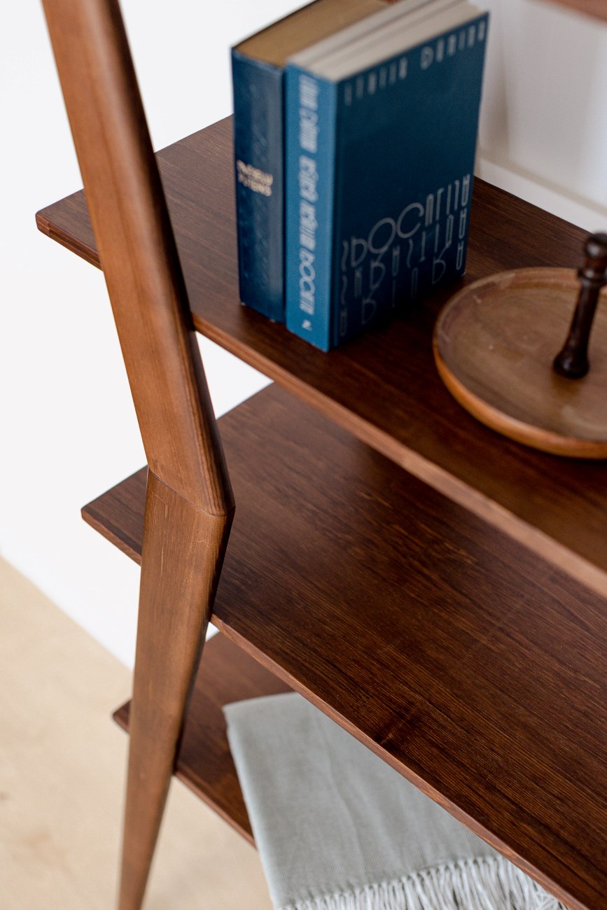 Detailaufnahme von oben von Regal AMBER X aus massiver Kiefer, Hersteller: Duck Woodworks
