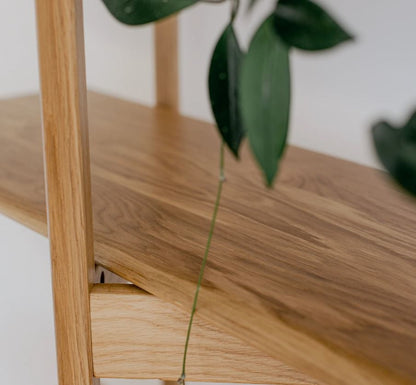 Detailaufnahme Maserung von Regal AMBER aus massiver Eiche, Hersteller: Duck Woodworks