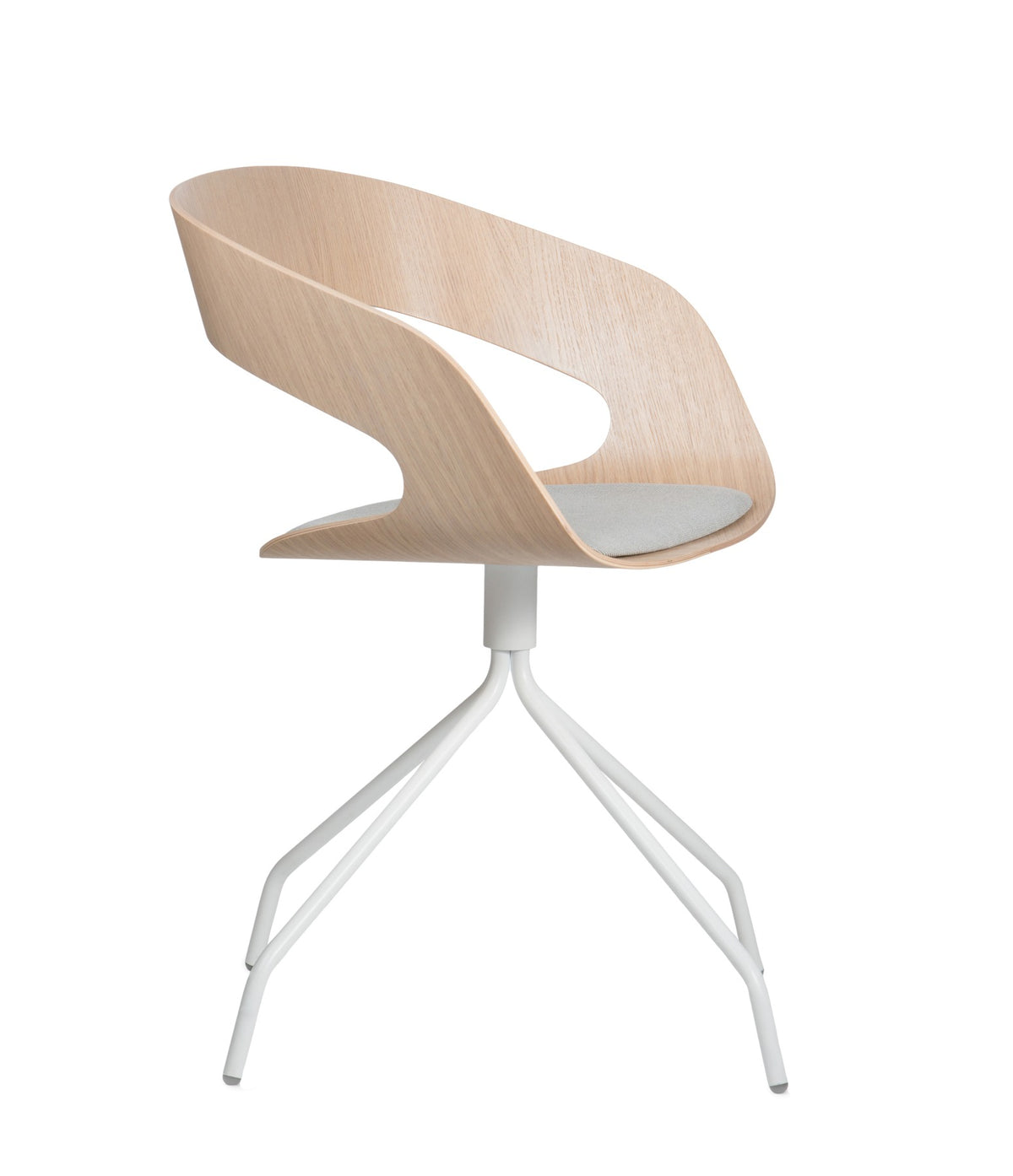 Drehbarer Esszimmerstuhl CHAT SWIVEL Birke mit weißen Beinen und mit Sitzpolster, freigestellt