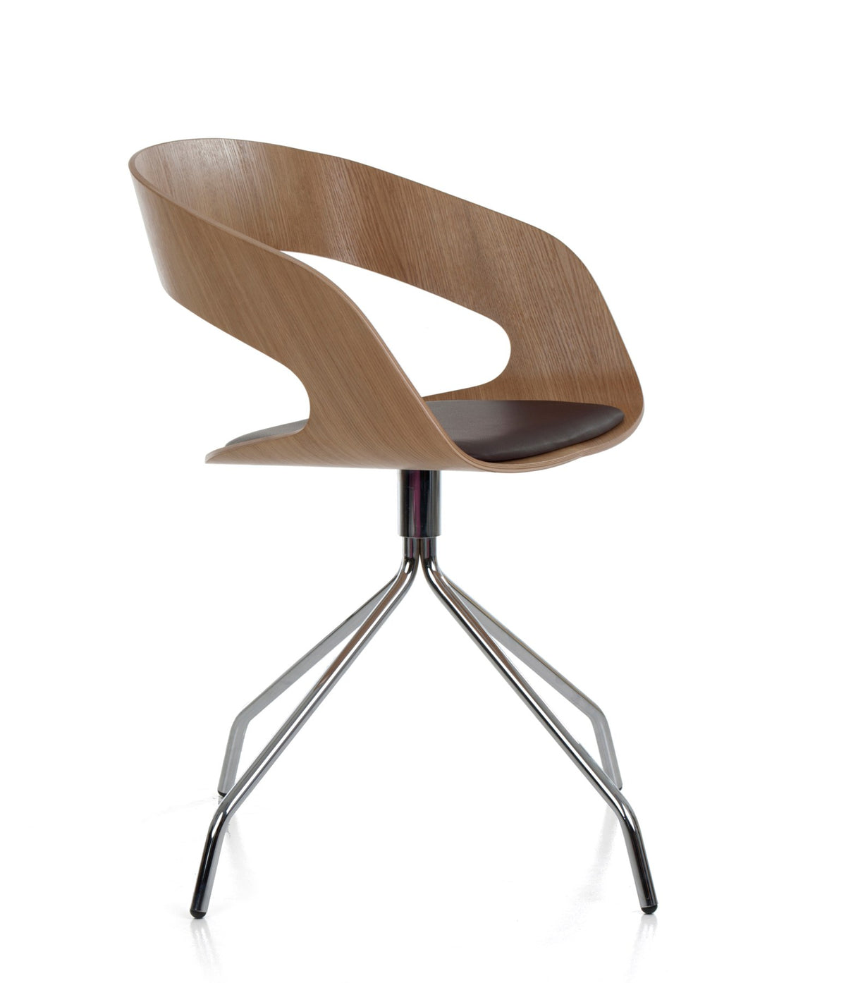 Drehbarer Esszimmerstuhl CHAT SWIVEL in Eiche und mit Sitzpolster, freigestellt, schräg von vorn