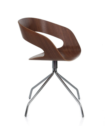 Drehbarer Esszimmerstuhl CHAT SWIVEL Walnuss mit Beinen aus Chrom, freigestellt