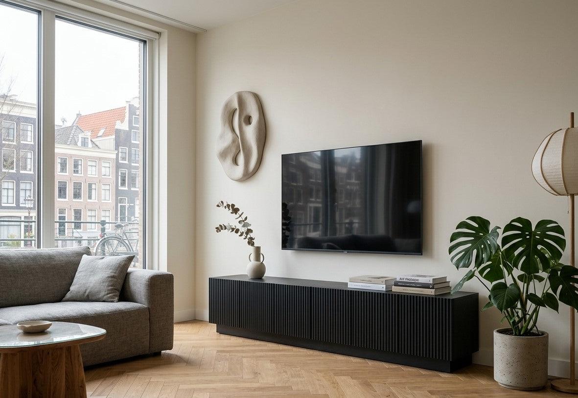 TV-Sideboard RIFF 218 cm schwarz gebeizt des Herstellers Radis in einem hellen Wohnzimmer 