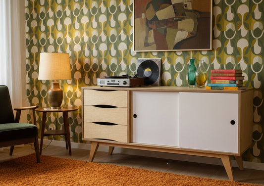 Sideboard SoSIXTIES im Retro-Look aus Birkensperrholz mit weißen Schiebetüren des estnischen Herstellers Radis