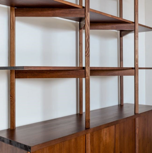 Detailansicht von Regal AMBER Base aus massivem Kiefernholz, Hersteller: Duck Wookworks