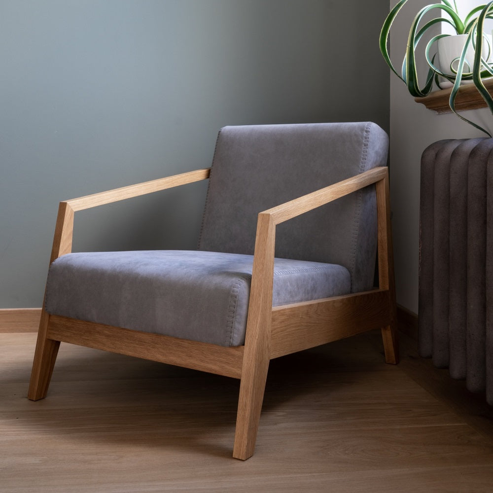 Skandinavische Möbel (im Bild: Sessel COMFY von Mint) bieten maximalen Sitzkomfort