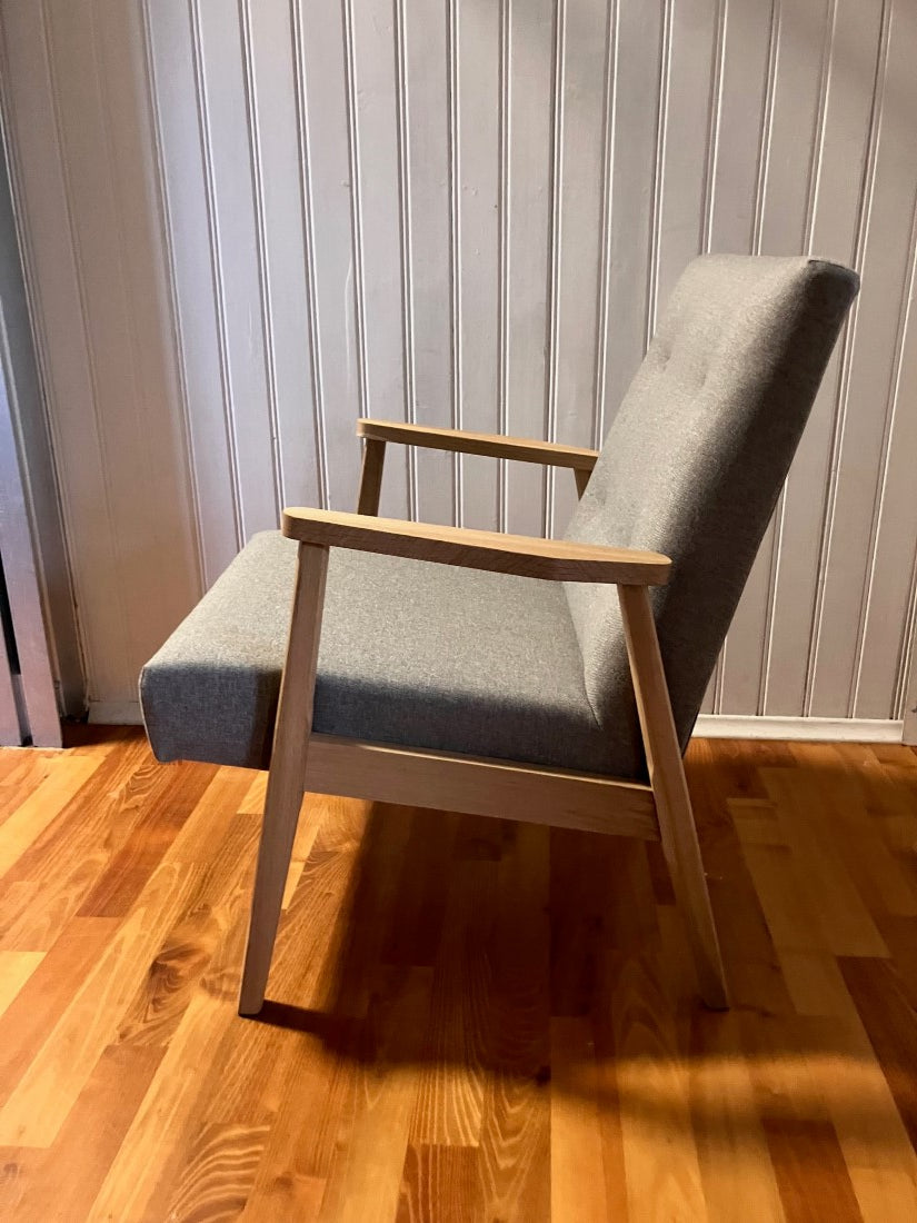 Seitenansicht Sessel RETRO mit Stoff Soil Steel des estnischen Herstellers Tarmeko