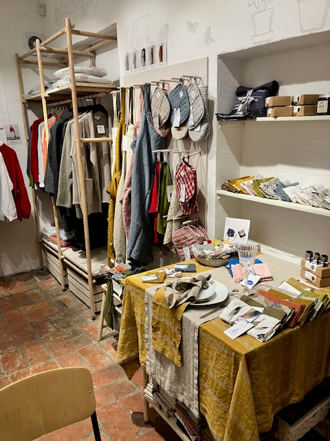 Shop in Vilnius mit nachhaltigen Leinenprodukten des Familienunternehmens Linen Tales