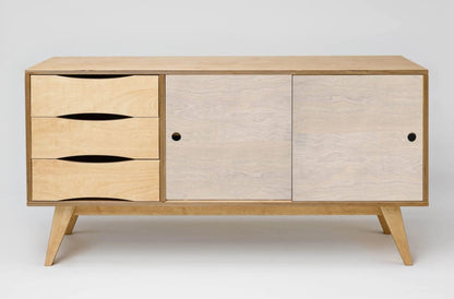 Sideboard SoSIXTIES im Retro-Look aus Birkensperrholz mit Schiebetüren Kieselgrau des estnischen Herstellers Radis