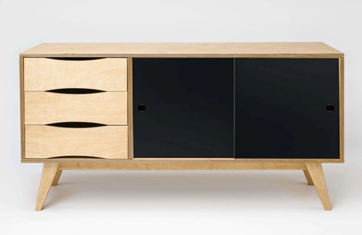 Sideboard SoSIXTIES im Retro-Look aus Birkensperrholz mit Schiebetüren in Schwarz des estnischen Herstellers Radis