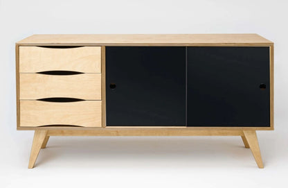 Sideboard SoSIXTIES im Retro-Look aus Birkensperrholz mit Schiebetüren in Schwarz des estnischen Herstellers Radis