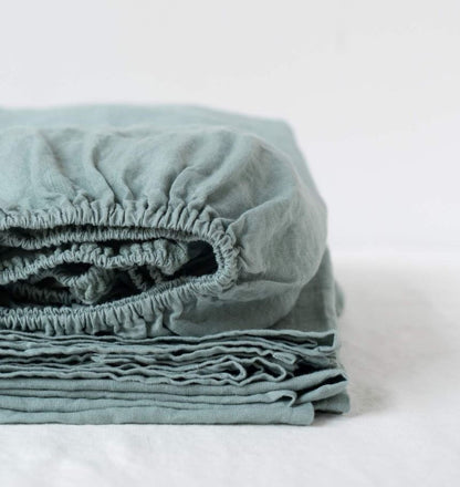 Hochwertiges Spannbettlaken aus 100% Leinen Nebelgrün in skandinavischem Stil des litauischen Herstellers Linen Tales