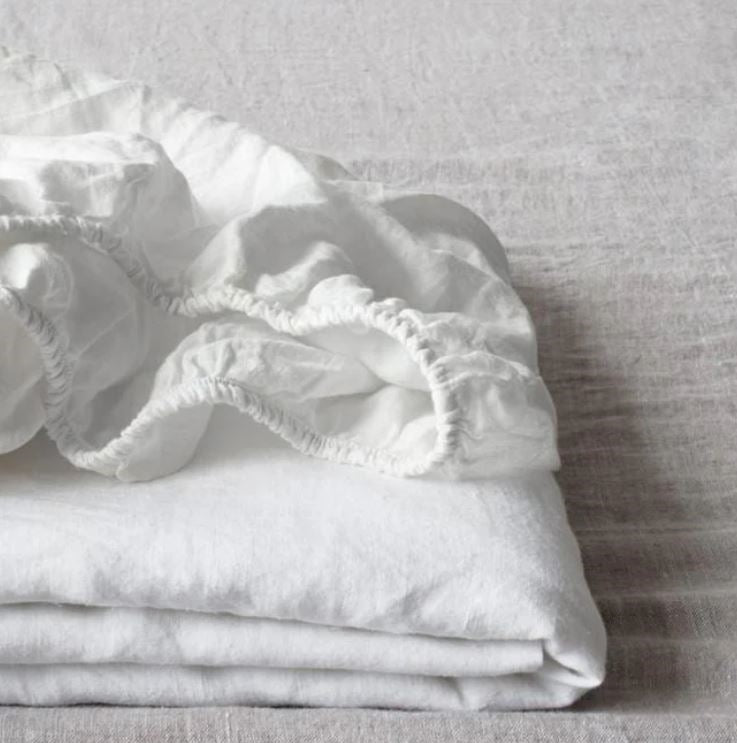 Hochwertiges Spannbettlaken aus 100% Leinen Weiß in skandinavischem Stil des litauischen Herstellers Linen Tales